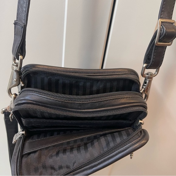 Tumi Tech Leather Crossbody Black Travel Bag Carryall Multi Pocket Messenger - Picture 5 of 10